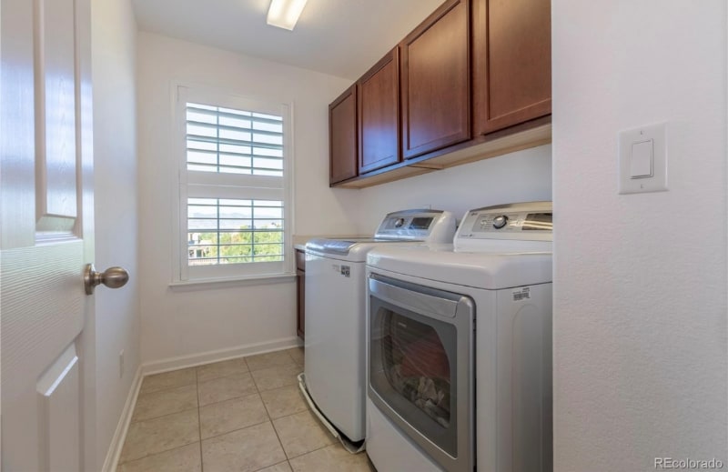 Building Photo - 651 Tiger Lily Way