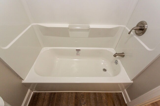 Building Photo - ** 4 bed 2 bath located in Dalraida close ...
