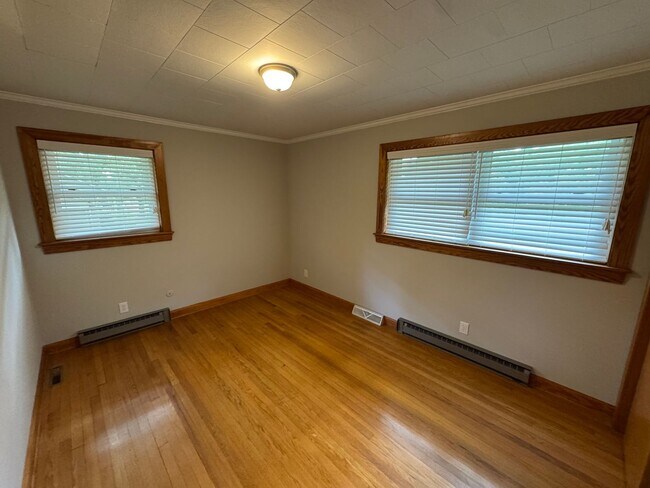 Building Photo - 1227 Dogwood Ln