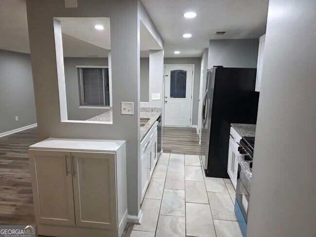Building Photo - 5349 Tracey Dr