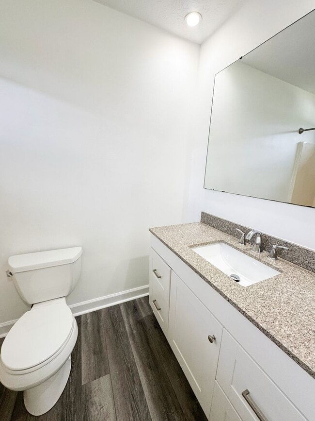 Building Photo - Conveniently Located 3 Bed 2.5 Bath Home i...