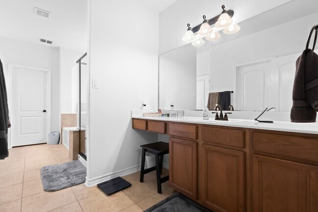 Building Photo - 2831 Elm Tree Park