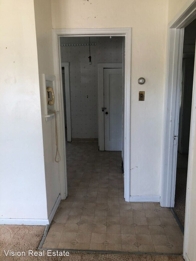 Building Photo - 2 br, 1 bath House - 144 S State