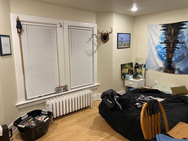 Building Photo - 3233 N Bartlett Ave