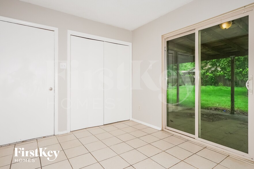 Building Photo - 3037 Leeridge Dr