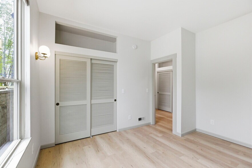 Building Photo - 2387 NW Thurman St