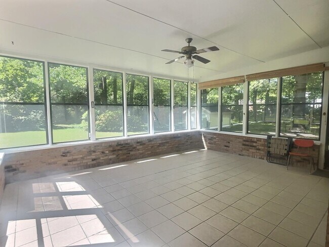 Building Photo - 335 Alexander Cove