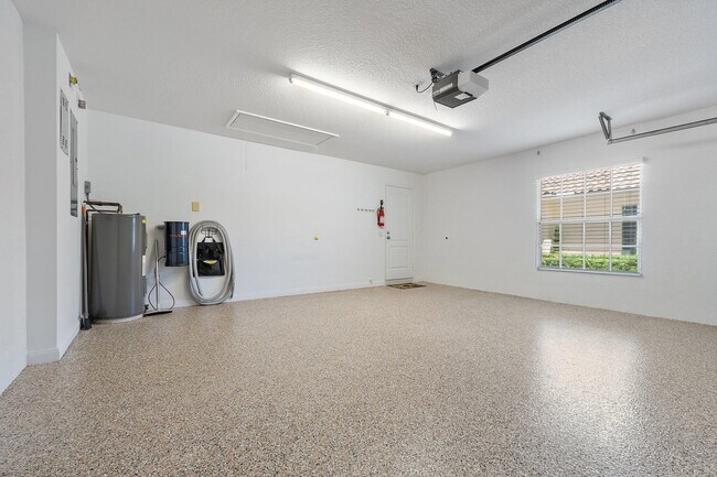 Building Photo - 9083 SE Hawks Nest Ct