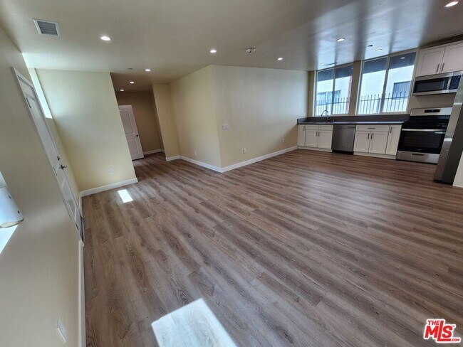 Building Photo - 2726 Cochran Ave