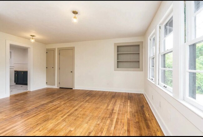 Primary Photo - Recently Renovated 2 Bedroom Apartment in ...
