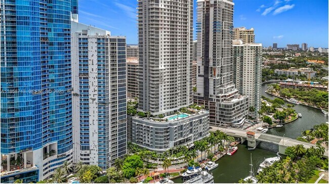 Building Photo - 333 Las Olas Way