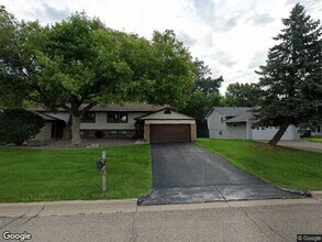 Building Photo - Available November 1st - updated 3 bed, 2....