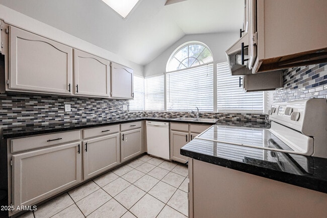 Building Photo - 214 S Rush Cir E