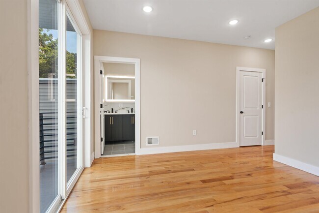 Building Photo - 277 Pearsall Ave