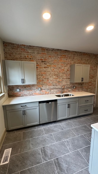 Building Photo - 4061 Central Ave