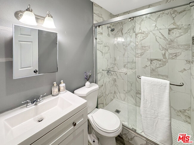 Building Photo - 6206 Home Ave