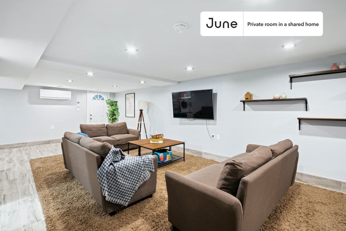 Building Photo - Trendy Private ROOM in Bedford-Stuyvesant