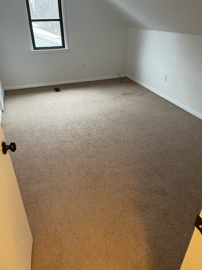 Building Photo - 616 Boston Rd