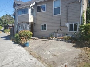 Building Photo - 3823 Duplex