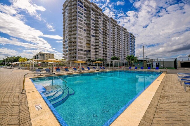 Building Photo - 18041 Biscayne Blvd