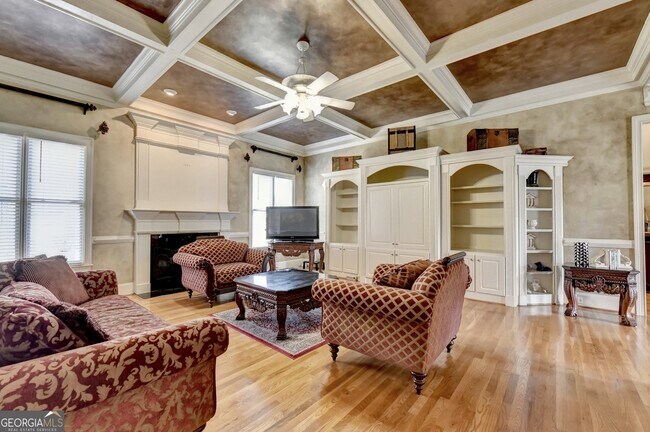 Building Photo - 8910 Pinehurst Cove