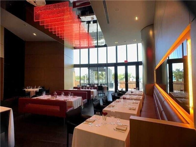 Building Photo - 18555 Collins Ave