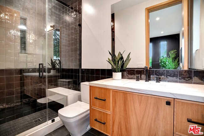 Building Photo - 15602 Morrison St