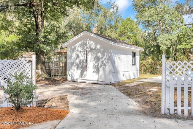 Building Photo - 5905 Diamond St