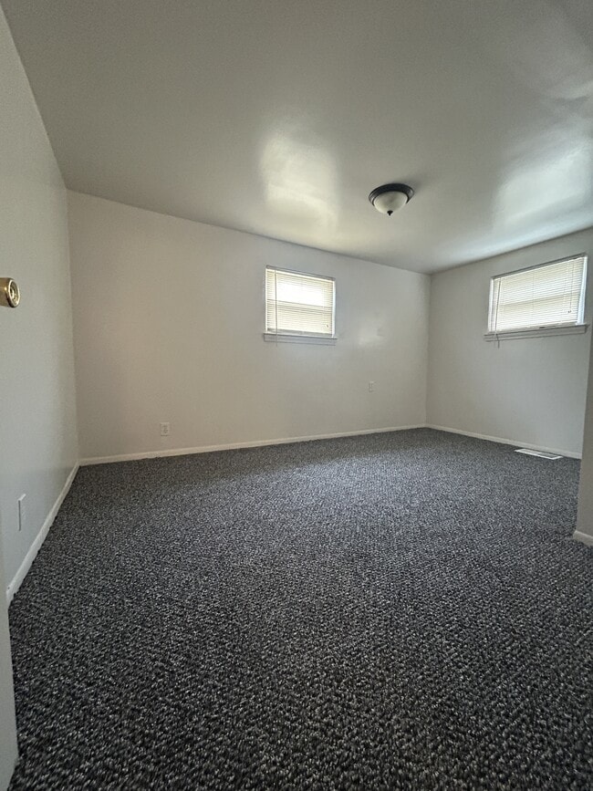 Building Photo - 2072 E Judd Rd