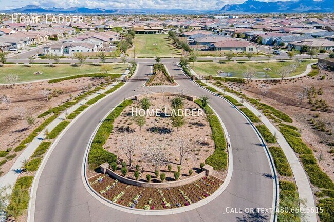 Building Photo - 9504 E Theia Dr