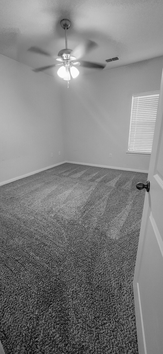 Building Photo - 211 N Prairie St