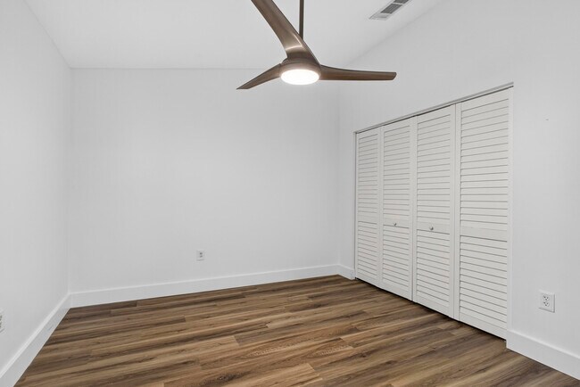 Building Photo - 13085 Belhaven Ct