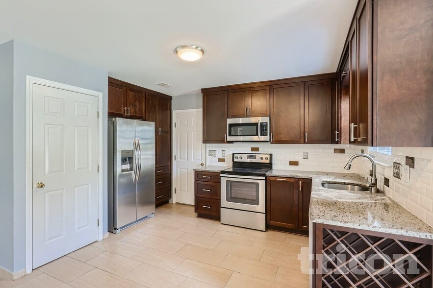 Building Photo - 149 Red Tip Ln