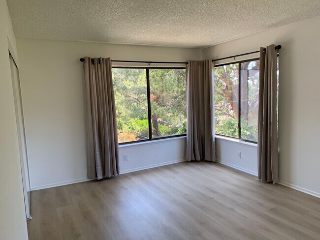 Building Photo - Beautiful, Spacious, 4 bed 2.5 bath home nestled in the Serene, breathtaking Hills of Pacific Pal...