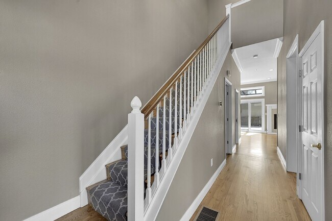 Building Photo - $3,150.00 - 2 Beds, 2.5 Baths, Apartment i...