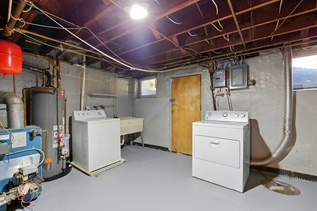 Building Photo - 5306 Ready Ave