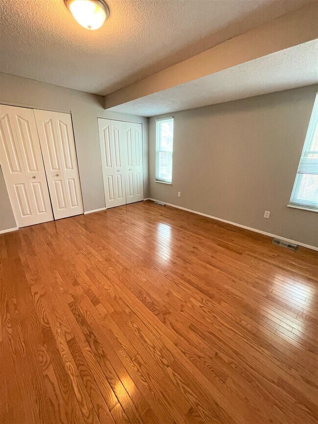 Building Photo - Charming 3 Bed/2 Bath Brick Ranch Home in ...
