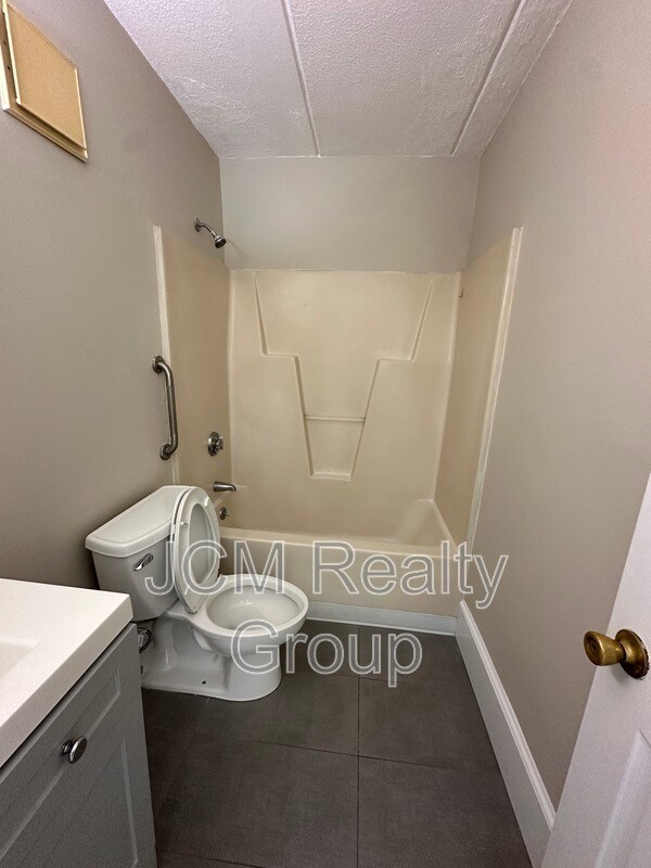 Building Photo - 80 Sagamore St