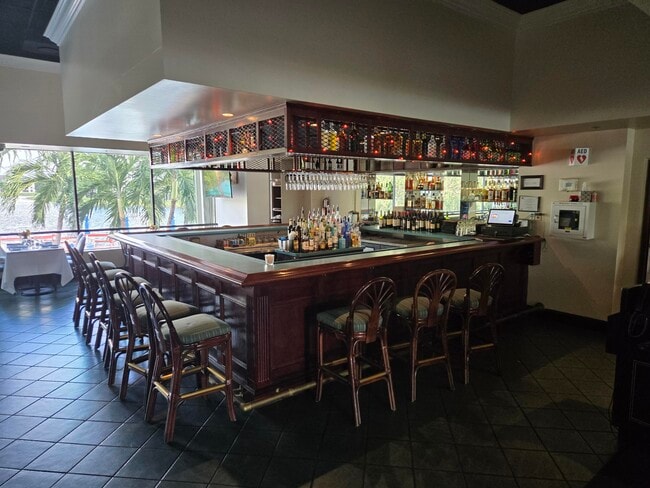 Building Photo - 1831 Sabal Palm Dr