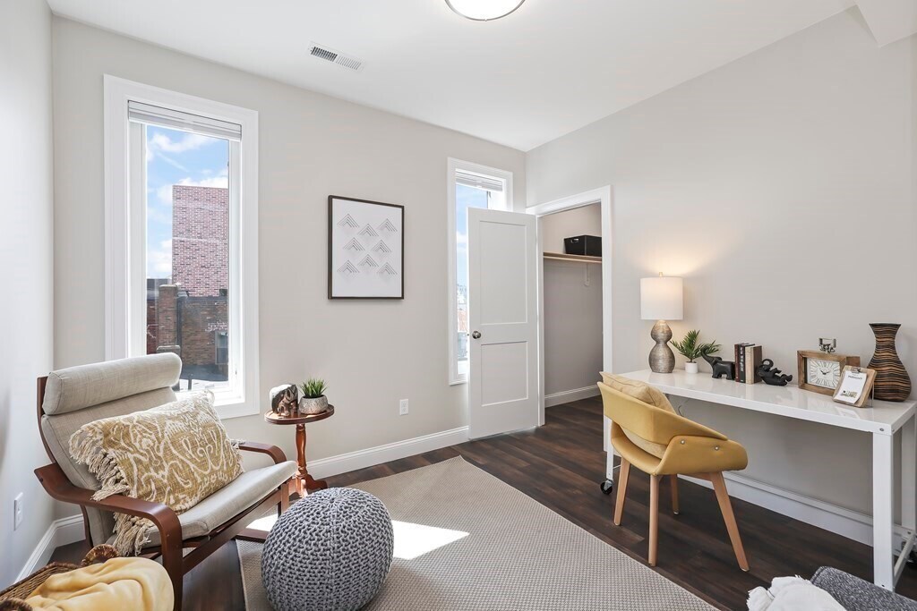 Building Photo - 734 South St