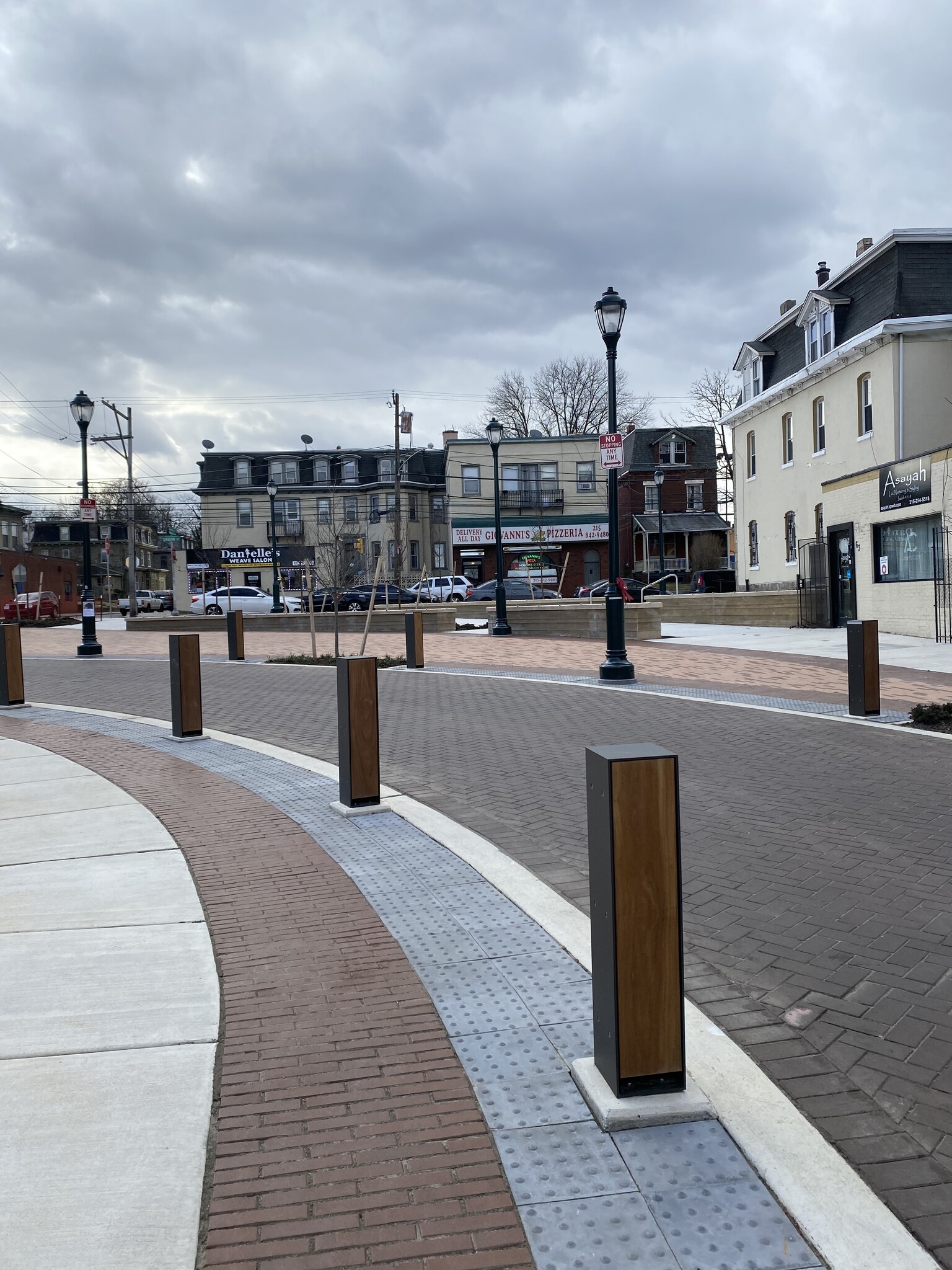 Building Photo - 43 W Maplewood Mall