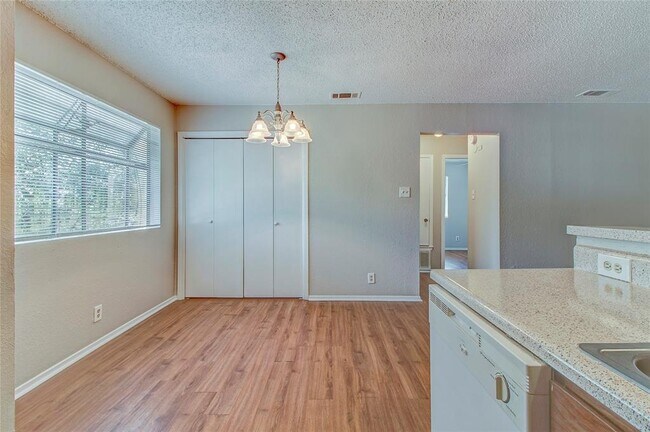 Building Photo - 400 Hedgewood Dr