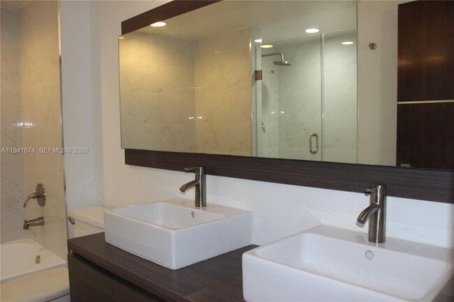 Building Photo - 650 West Ave