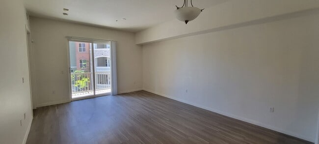 Building Photo - Upscale Executive Living 1 bedroom 1 bath