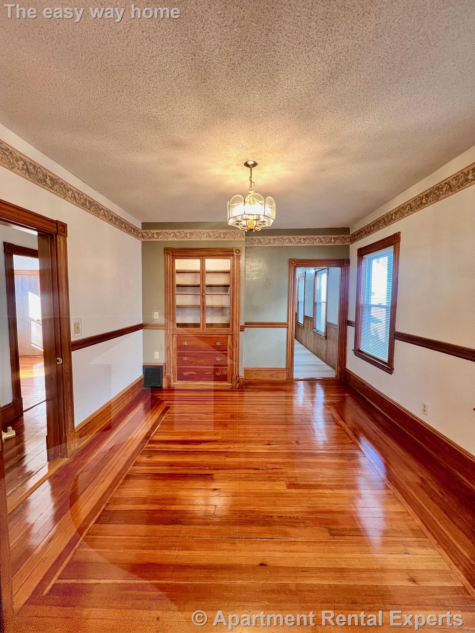 Building Photo - 22 Temple St