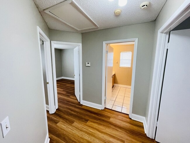 Building Photo - AMAZING HOME 3/2.5 on quiet cul-de-sac in East Orlando