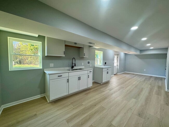 Building Photo - Four Bedroom House/Boonsboro Area