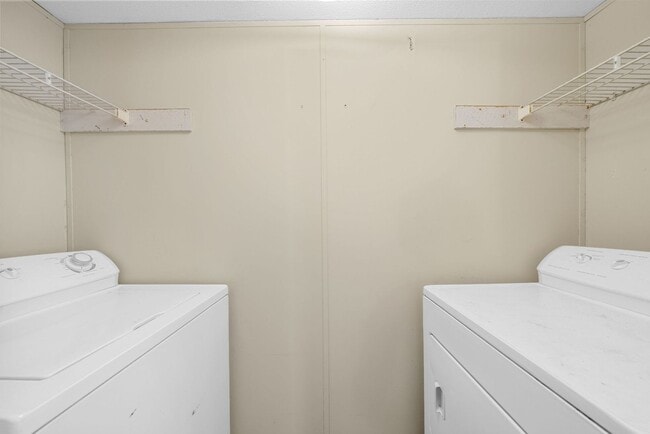 Building Photo - 1845 Evans Rd