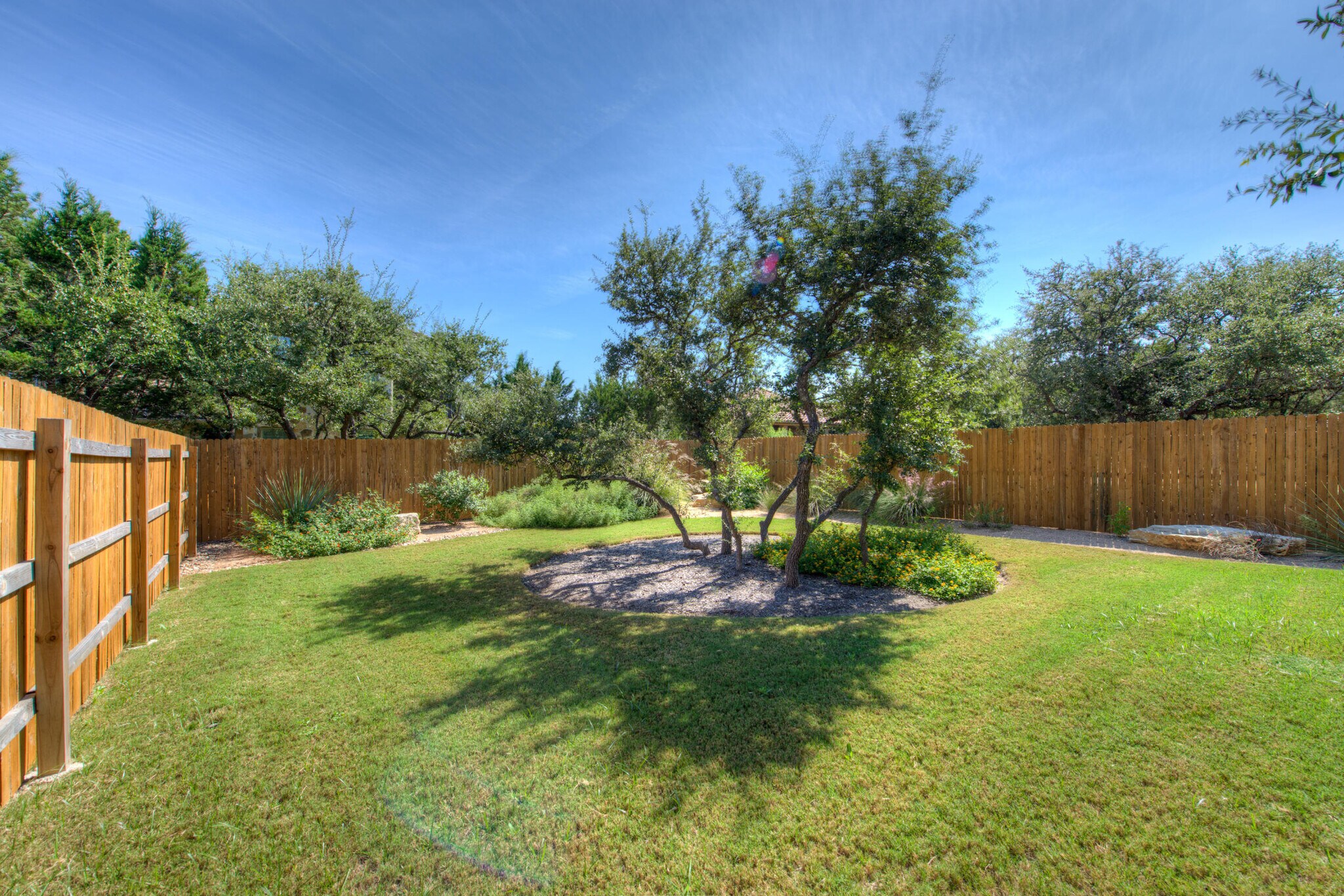 Building Photo - 405 S Meadowlark St