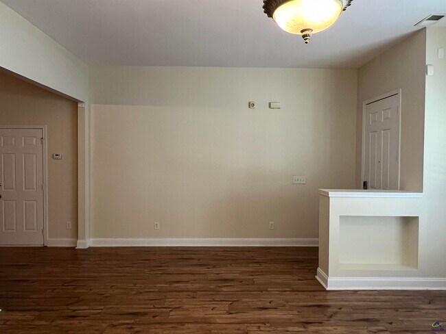 Building Photo - 644 Ivy Brook Way